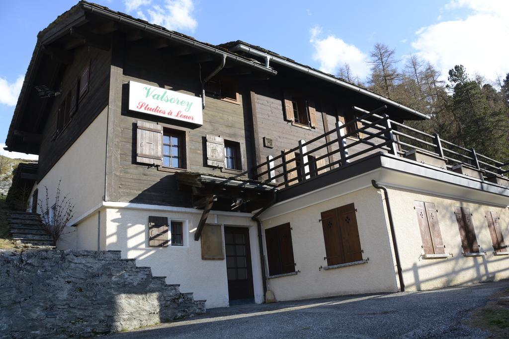 Studios Du Valsorey Bourg-Saint-Pierre Exterior photo