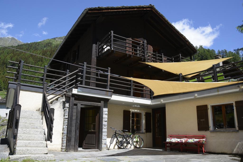 Studios Du Valsorey Bourg-Saint-Pierre Exterior photo